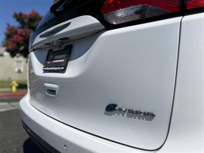 2018 Chrysler Pacifica Hybrid Limited   - Photo 59 - Studio City, CA 91604