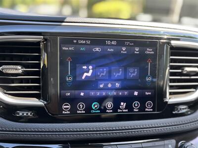 2018 Chrysler Pacifica Hybrid Limited   - Photo 30 - Studio City, CA 91604