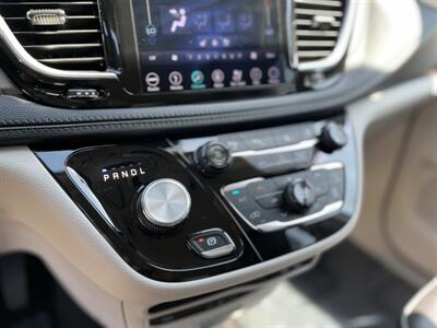 2018 Chrysler Pacifica Hybrid Limited   - Photo 29 - Studio City, CA 91604