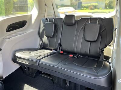 2018 Chrysler Pacifica Hybrid Limited   - Photo 37 - Studio City, CA 91604