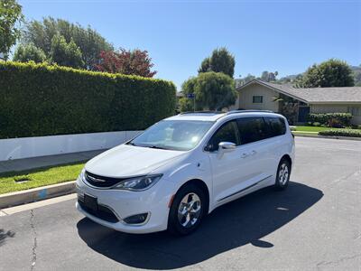 2018 Chrysler Pacifica Hybrid Limited   - Photo 3 - Studio City, CA 91604