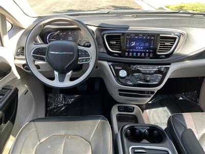 2018 Chrysler Pacifica Hybrid Limited   - Photo 20 - Studio City, CA 91604