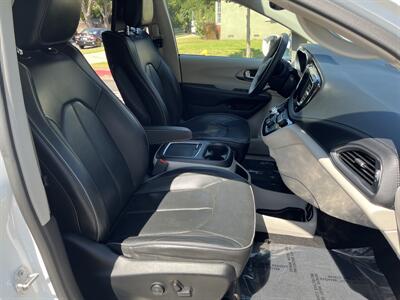 2018 Chrysler Pacifica Hybrid Limited   - Photo 41 - Studio City, CA 91604