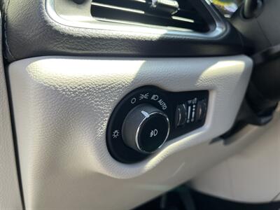 2018 Chrysler Pacifica Hybrid Limited   - Photo 34 - Studio City, CA 91604