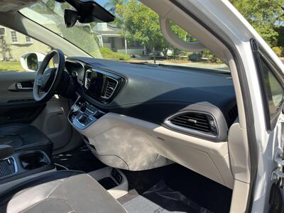 2018 Chrysler Pacifica Hybrid Limited   - Photo 43 - Studio City, CA 91604