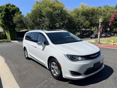 2018 Chrysler Pacifica Hybrid Limited   - Photo 8 - Studio City, CA 91604