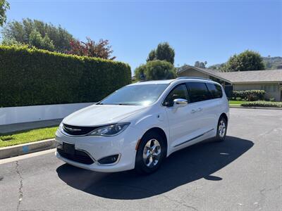 2018 Chrysler Pacifica Hybrid Limited   - Photo 4 - Studio City, CA 91604