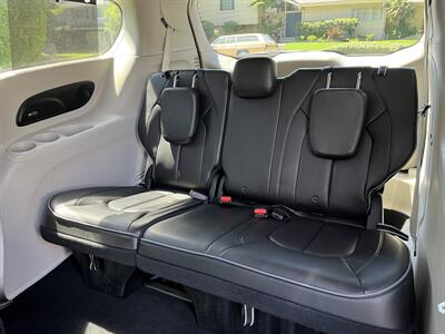 2018 Chrysler Pacifica Hybrid Limited   - Photo 38 - Studio City, CA 91604