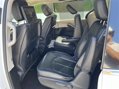 2018 Chrysler Pacifica Hybrid Limited   - Photo 39 - Studio City, CA 91604