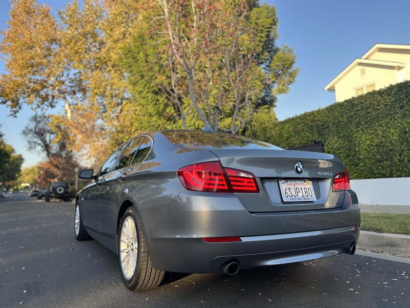 2011 BMW 5 Series 535i photo 12