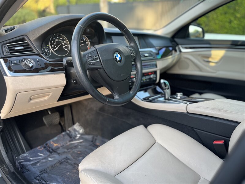 2011 BMW 5 Series 535i photo 30