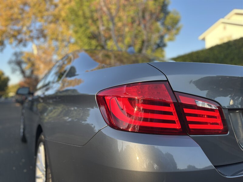 2011 BMW 5 Series 535i photo 10