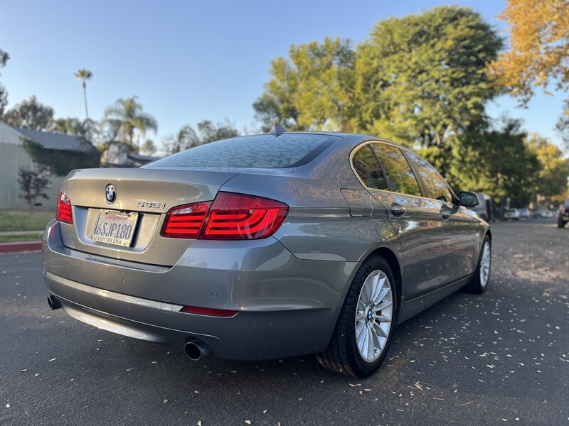 2011 BMW 5 Series 535i photo 17