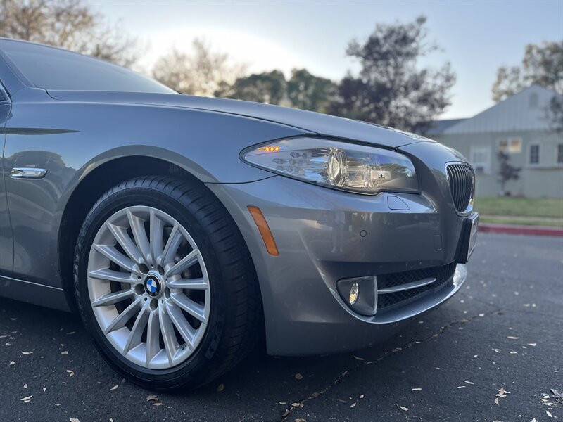 2011 BMW 5 Series 535i photo 23