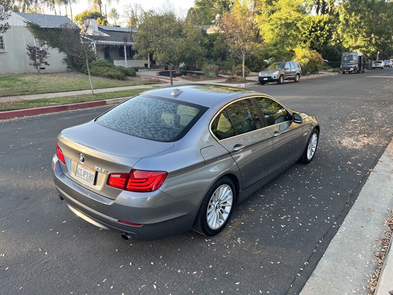 2011 BMW 5 Series 535i photo 22