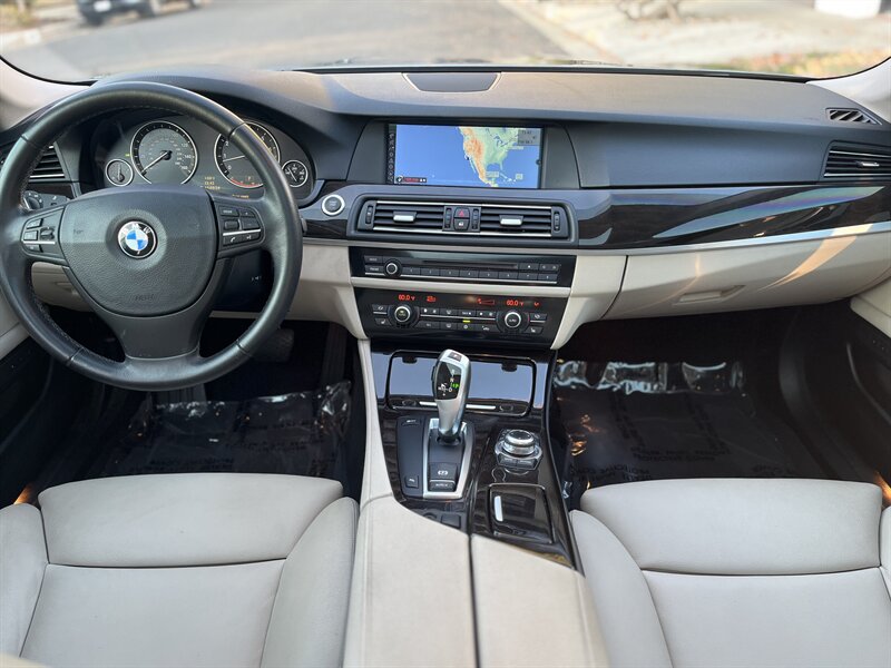 2011 BMW 5 Series 535i photo 36