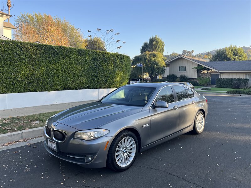 2011 BMW 5 Series 535i photo 1