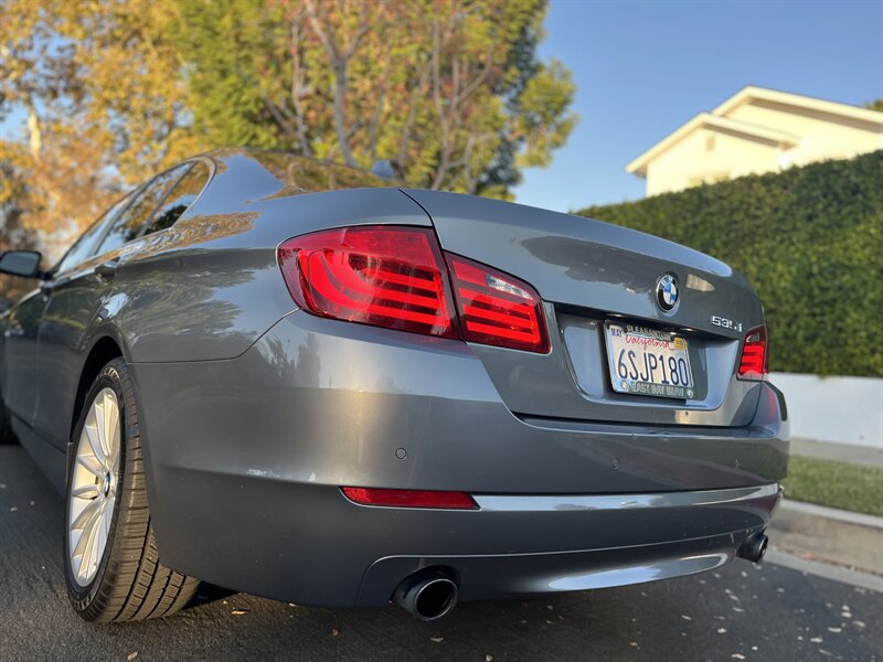 2011 BMW 5 Series 535i photo 11