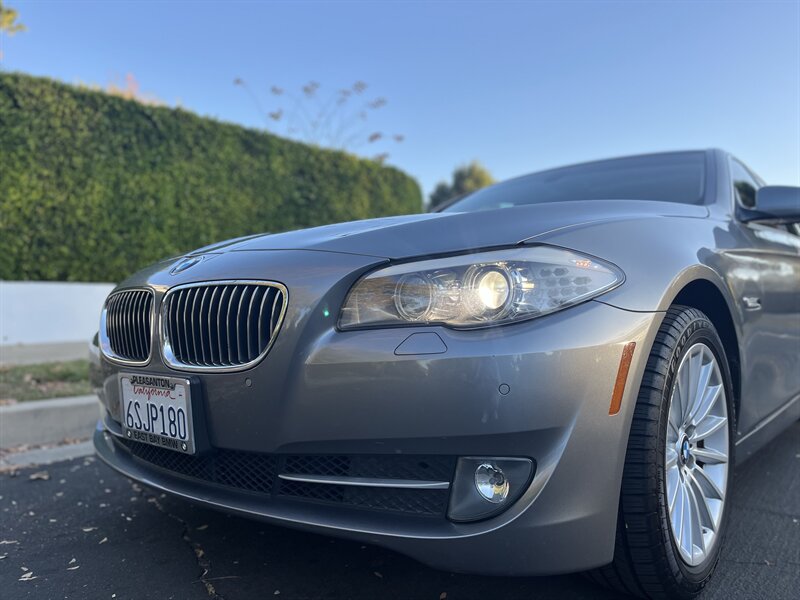 2011 BMW 5 Series 535i photo 2