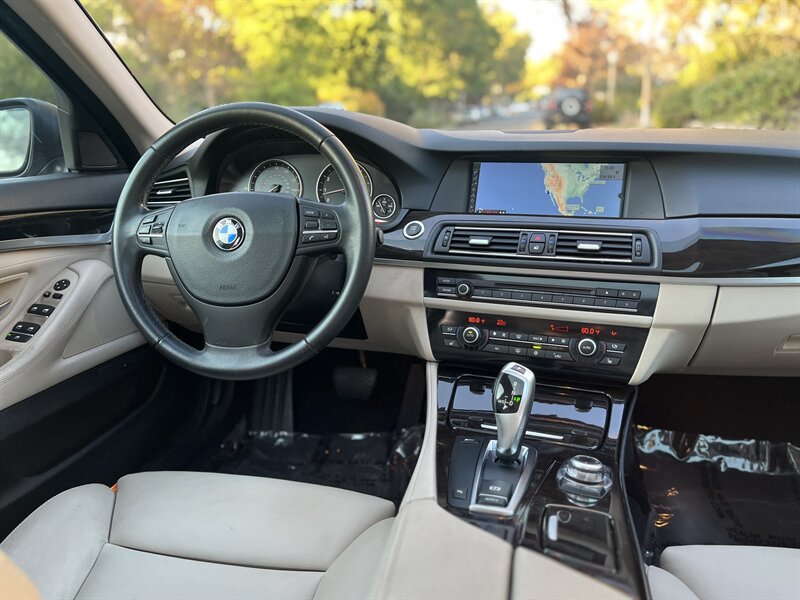 2011 BMW 5 Series 535i photo 41