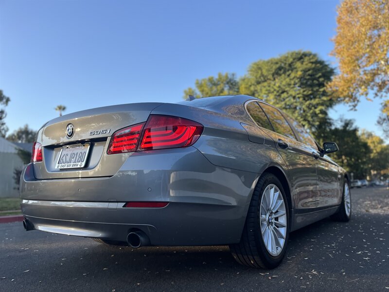 2011 BMW 5 Series 535i photo 18