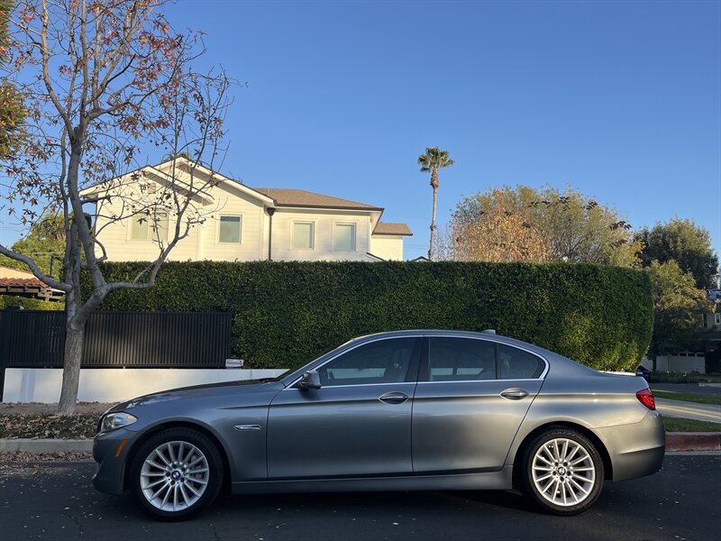 2011 BMW 5 Series 535i photo 14