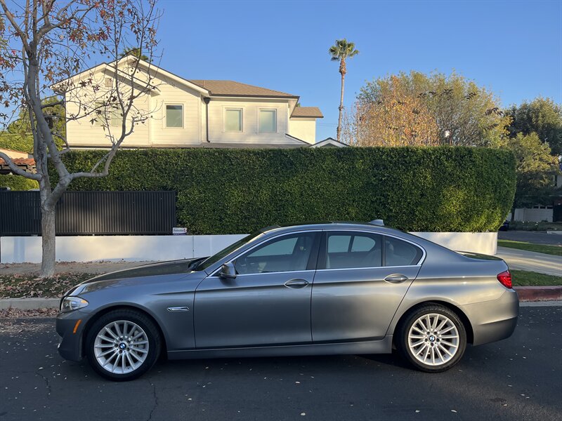 2011 BMW 5 Series 535i photo 9