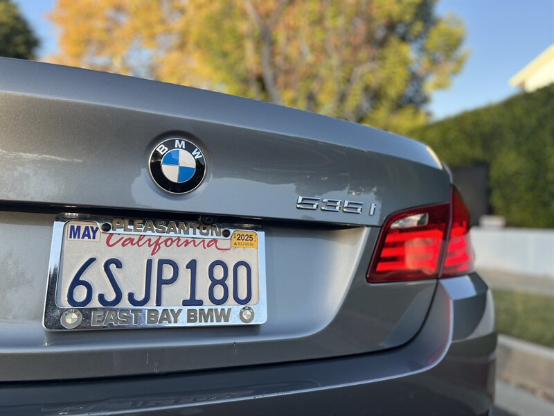 2011 BMW 5 Series 535i photo 15