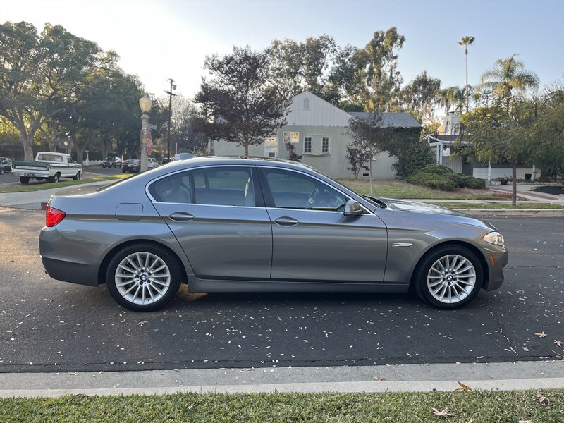 2011 BMW 5 Series 535i photo 21