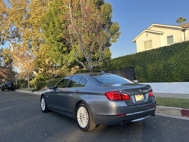 2011 BMW 5 Series 535i photo 8