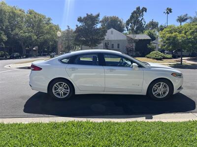 2018 Ford Fusion Hybrid SE   - Photo 15 - Studio City, CA 91604