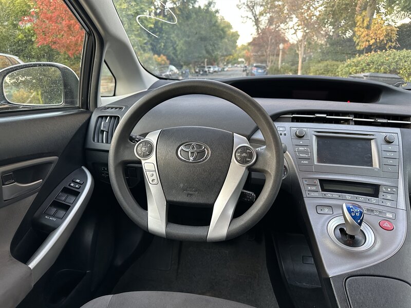 2015 Toyota Prius Two photo 17