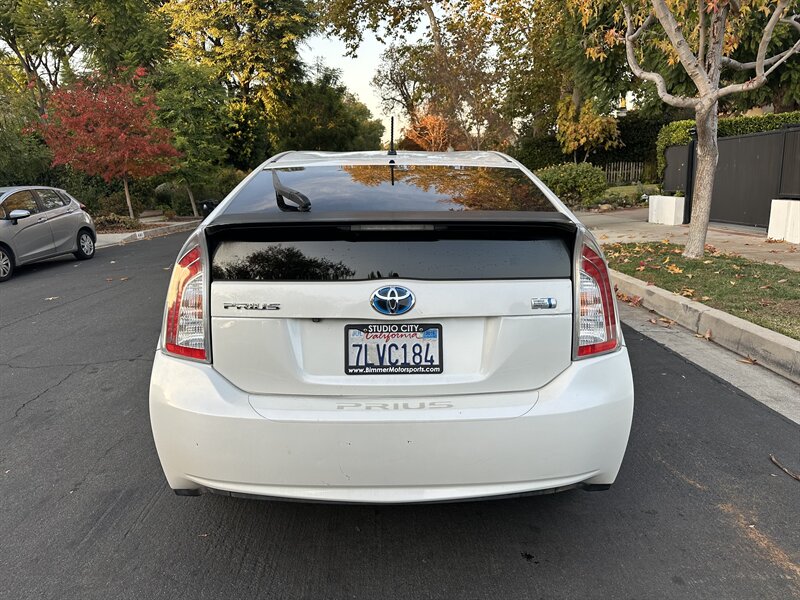 2015 Toyota Prius Two photo 4