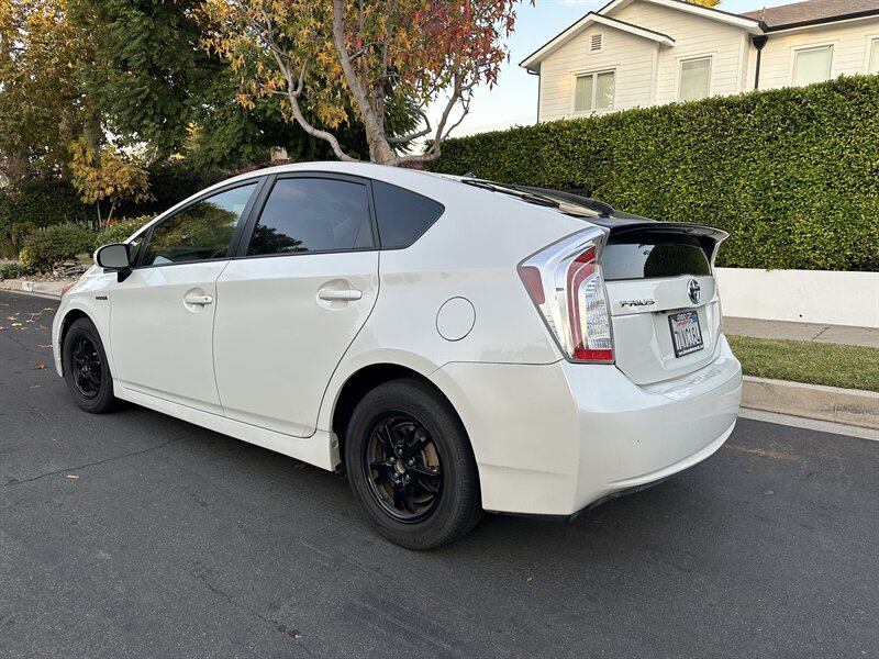 2015 Toyota Prius Two photo 3