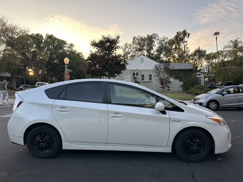 2015 Toyota Prius Two photo 6