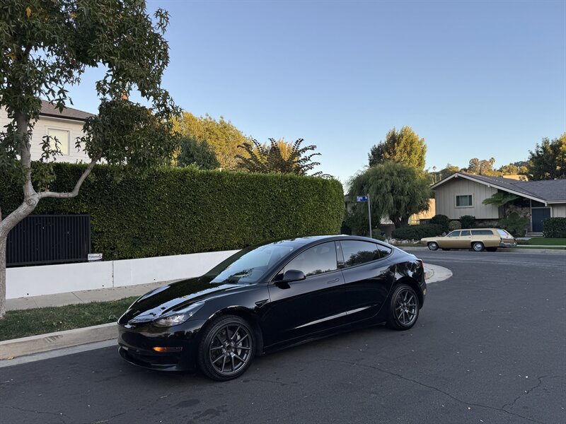 2023 Tesla Model 3 photo 3