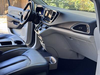 2022 Chrysler Pacifica Touring L - Photo 35 - Studio City, CA 91604