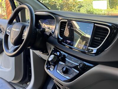 2022 Chrysler Pacifica Touring L - Photo 34 - Studio City, CA 91604