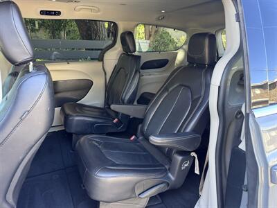 2022 Chrysler Pacifica Touring L - Photo 27 - Studio City, CA 91604