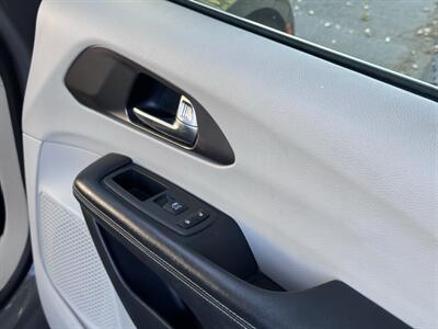 2022 Chrysler Pacifica Touring L - Photo 43 - Studio City, CA 91604