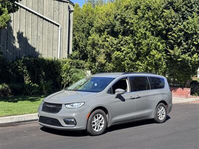2022 Chrysler Pacifica Touring L - Photo 1 - Studio City, CA 91604