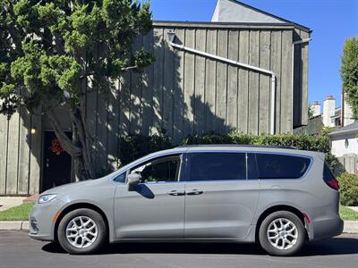 2022 Chrysler Pacifica Touring L - Photo 12 - Studio City, CA 91604