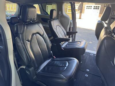 2022 Chrysler Pacifica Touring L - Photo 28 - Studio City, CA 91604
