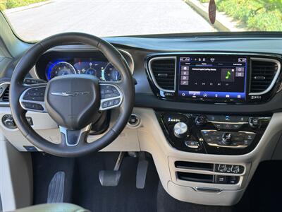 2022 Chrysler Pacifica Touring L - Photo 21 - Studio City, CA 91604