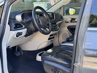 2022 Chrysler Pacifica Touring L - Photo 23 - Studio City, CA 91604
