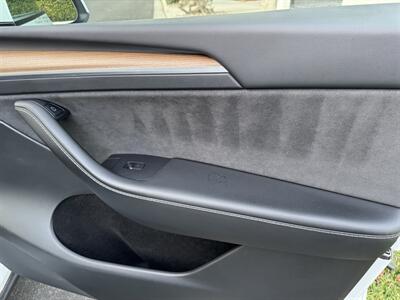 2022 Tesla Model Y Long Range   - Photo 48 - Studio City, CA 91604