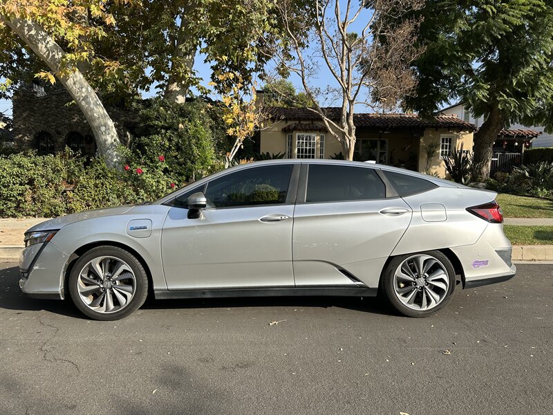 2018 Honda Clarity Touring photo 2