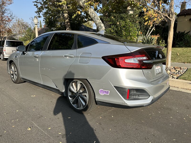 2018 Honda Clarity Touring photo 3