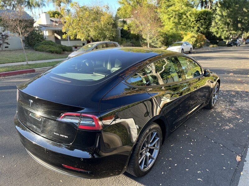 2022 Tesla Model 3 Long Range photo 10