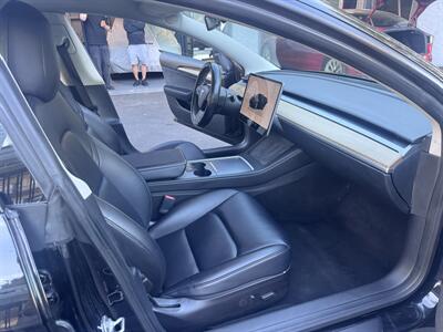 2022 Tesla Model 3   - Photo 17 - Studio City, CA 91604